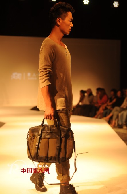 恭贺素人手工皮具制作2013秋冬发布会圆满成功