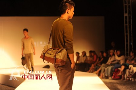 恭贺素人手工皮具制作2013秋冬发布会圆满成功