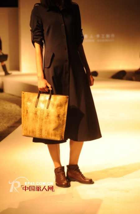 恭贺素人手工皮具制作2013秋冬发布会圆满成功