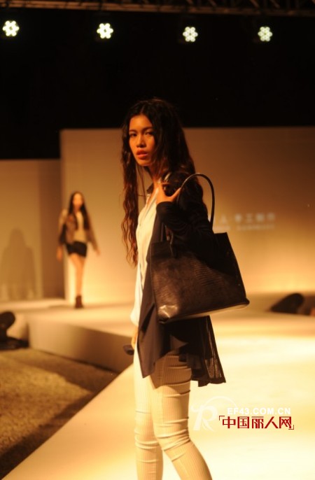 恭贺素人手工皮具制作2013秋冬发布会圆满成功