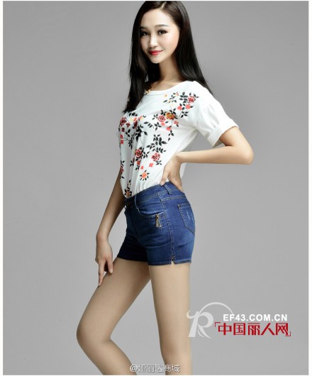 娅丽达女裤开展7月“衣旧换新”和上装“买一赠一”活动