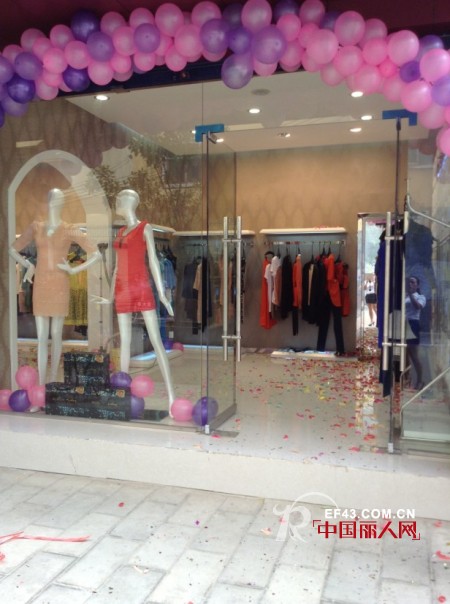 热烈庆祝迪斯廷·凯女装贵州咸宁店盛大开业