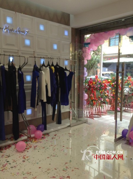 热烈庆祝迪斯廷·凯女装贵州咸宁店盛大开业
