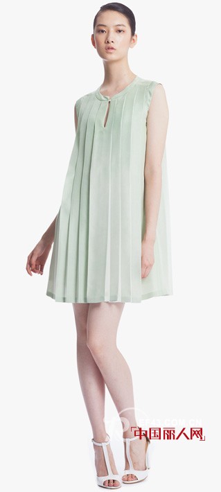 ICICLE女装素色系 绽放艺术美感