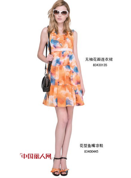 MOCANO让渡假女郎形象一步到位