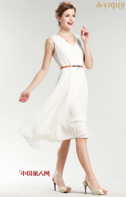 YIGUE（亦谷）时尚女装  婉约知性在不经意间流露