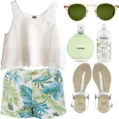 夏季出街必备单品:背心+夹趾凉鞋 清凉一夏