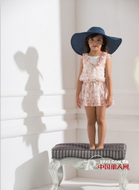 时尚小鱼童装服装款式 气质优雅小碎花风靡今夏