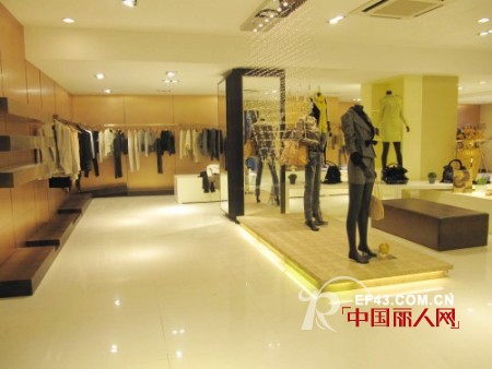 不同造型演绎不一样的品牌文化 KAREN SHEN形象升级