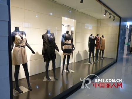 不同造型演绎不一样的品牌文化 KAREN SHEN形象升级