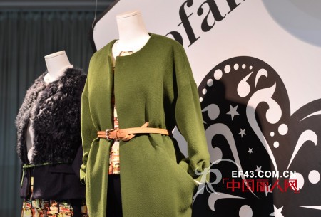 扑克牌竞逐时钟:雪凡妮玩转速度与博弈