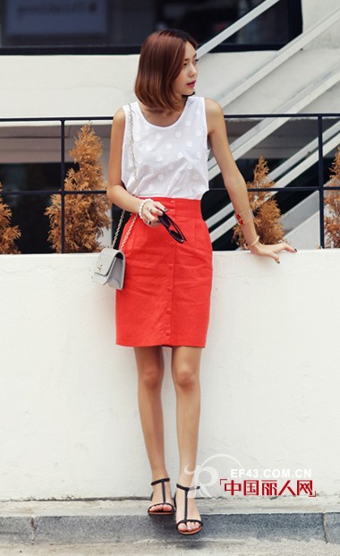 给白色加点料 让你立变夏季甜时尚教主