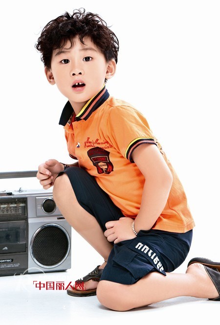 小虎憨尼童装 呈现魅力无限的田园休闲风