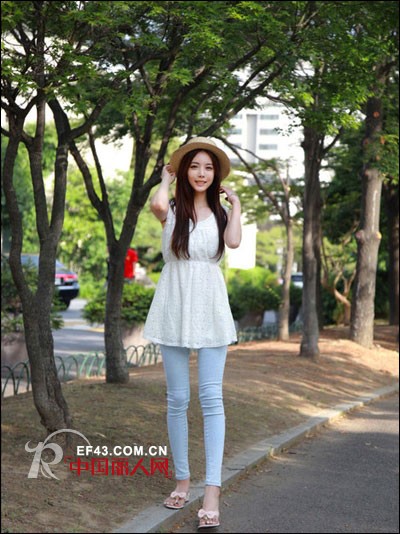 个性九分裤打造苗条身段 夏日街拍谁最美