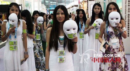 2013深圳展会开幕 面具女王齐亮相