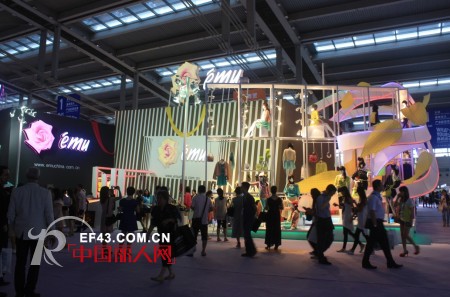 2013深圳展会EMU依妙品牌女装 带你探索emu快时尚的秘密