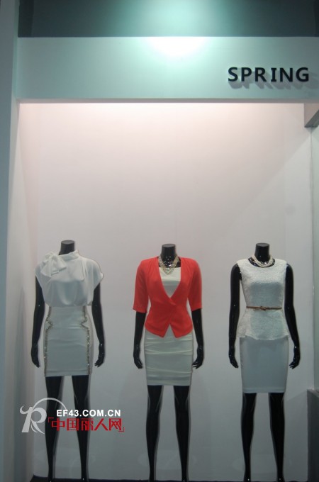 IZAR女装演绎四季服饰风情 绽放深圳服交会