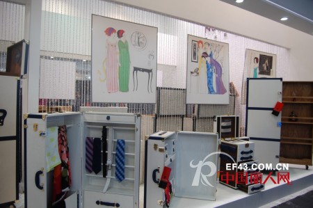 罗浮艺匠绽放深圳服交会 上演罗浮魅影