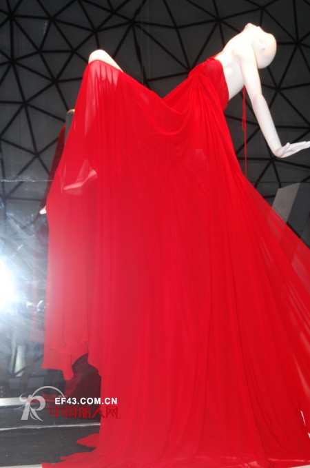 朗黛“寻找MYMO范”发现最美的自己 亮相2013深圳服装展