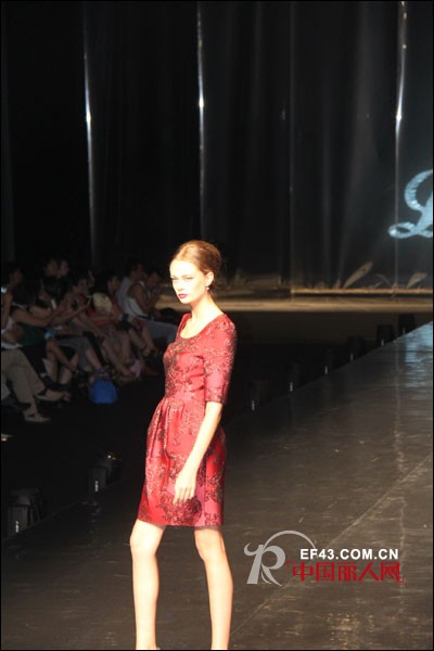 La Danum阿丹娜2013深圳展  奢华的T台秀 唤醒灵魂的视觉