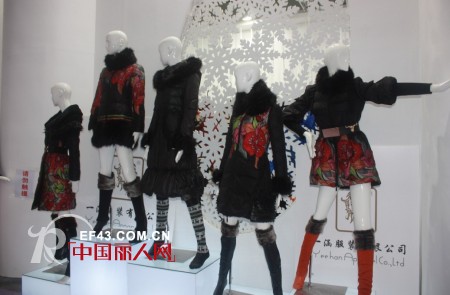 一涵服饰女装优雅民族风 亮相2013深圳服装展