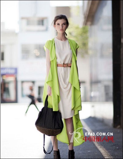 夏日清新宜人 连衣裙飘起来