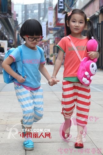 宝贝丫榜样时尚街头Show出快乐自我