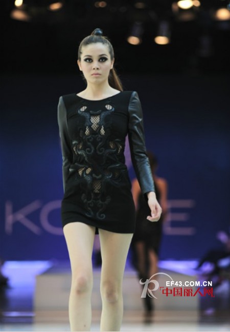 2013深圳展“洋妞”模特走秀民族品牌服装KODICE
