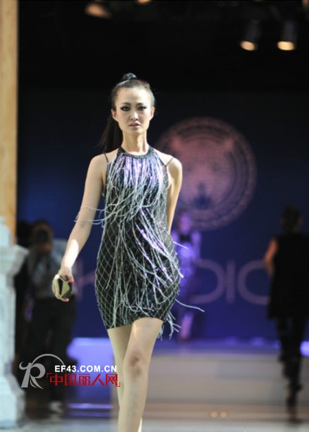 2013深圳展“洋妞”模特走秀民族品牌服装KODICE