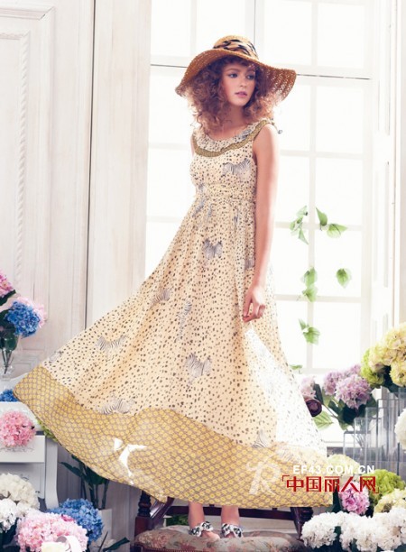 菲勋浪漫女装 优雅浪漫演绎今夏的凉爽