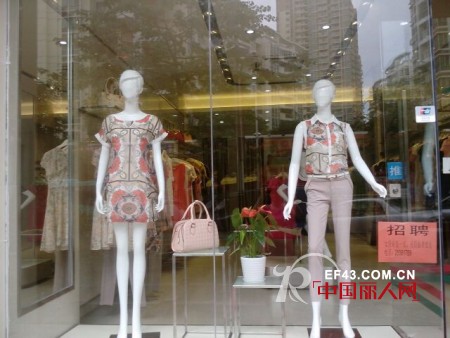 热烈庆祝迪图女装深圳罗岗店隆重开业