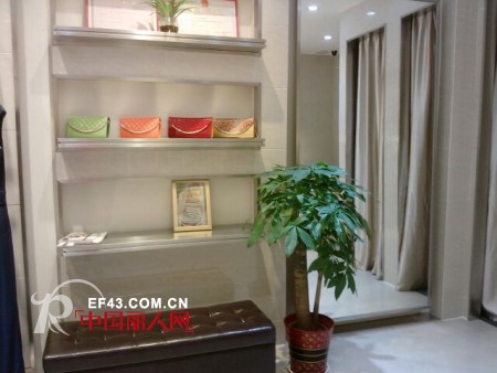 热烈庆祝迪图女装深圳罗岗店隆重开业