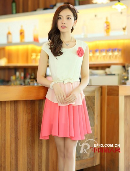 淑女时代夏季小短裙 个性装扮彰显青春活力