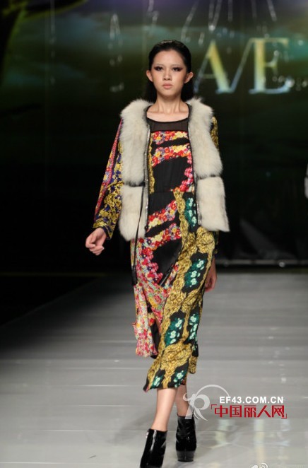 秋冬怀旧气息  连奴女装掀起新浪漫主义风潮