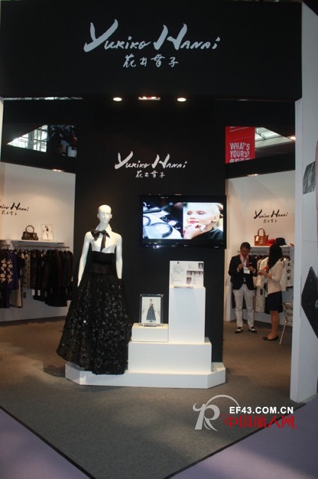 让人穿着幸福的女装——花井幸子盛装亮相深圳服交会