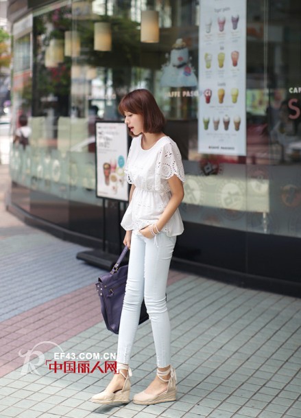 柔美荷叶边华丽蜕变 韩范儿蜂腰衣教你“逆龄”