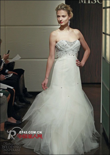 让清纯唯美绽放在冬季  BadgleyMischka秋冬white婚纱推荐