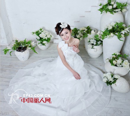 爱意法拉2013冬款婚纱 专属你的恋爱季节