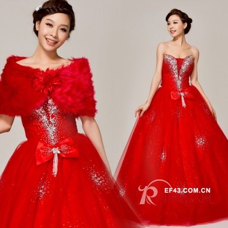 冬季结婚也能浪漫唯美 冬款婚纱穿搭大揭秘