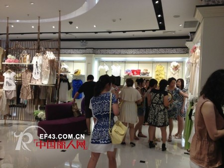 PAGE ONE沈阳太原街万达店华丽开业  秋冬新品即将上市
