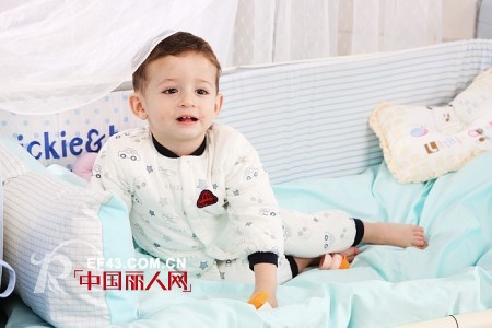 雅培孕婴童装 稚嫩的肌肤细心呵护