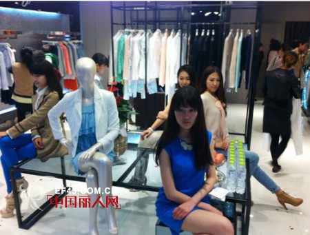 热烈庆祝全国十佳设计师品牌BRJ浙江仙居店盛开业