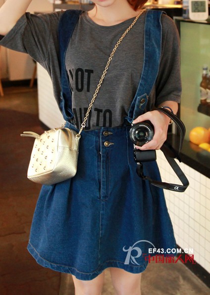 背带牛仔裙 重走青春可爱路线