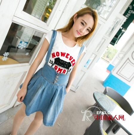 百变背带牛仔裙 这个夏季“牛仔很忙”