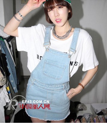 百变背带牛仔裙 这个夏季“牛仔很忙”