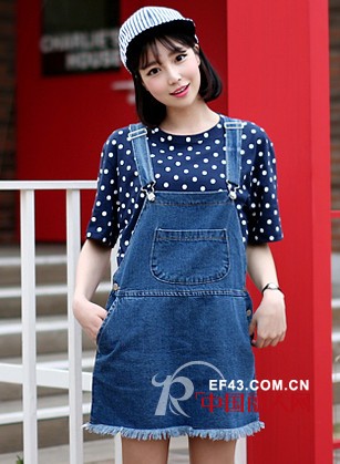 百变背带牛仔裙 这个夏季“牛仔很忙”