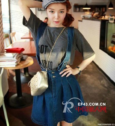 百变背带牛仔裙 这个夏季“牛仔很忙”