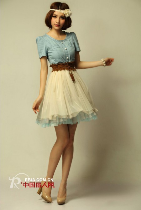 牛仔大玩拼接时尚  演绎不一样的牛仔风情