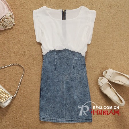 牛仔包臀裙服帖的完美版型  时刻散发女性摩登自信风采