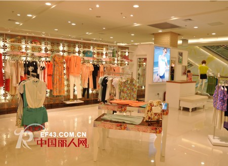 鸿灏服饰旗下品牌蜜西娅女装东莞万达百货专柜盛大开业